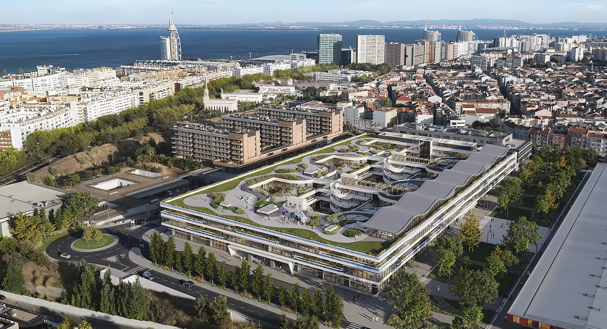 The Oriente Green Campus is a multi-building tech oasis born from an existing retail mall designed by Saraiva + Associados (Architect of Record).